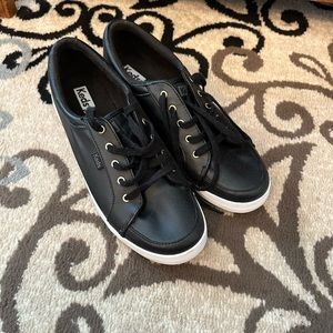 Keds size 9 women’s shoes in great condition!